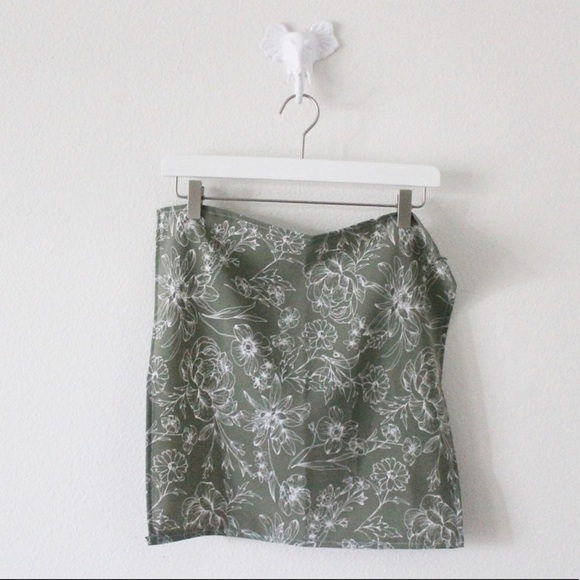 Nuanced Living Accessories - NWT Handmade Floral 18” x 18” Hair Scarf